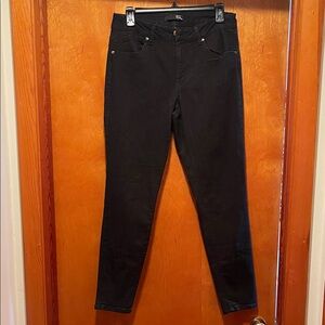 1822 Denim Women's Classic Black Skinny Jeans